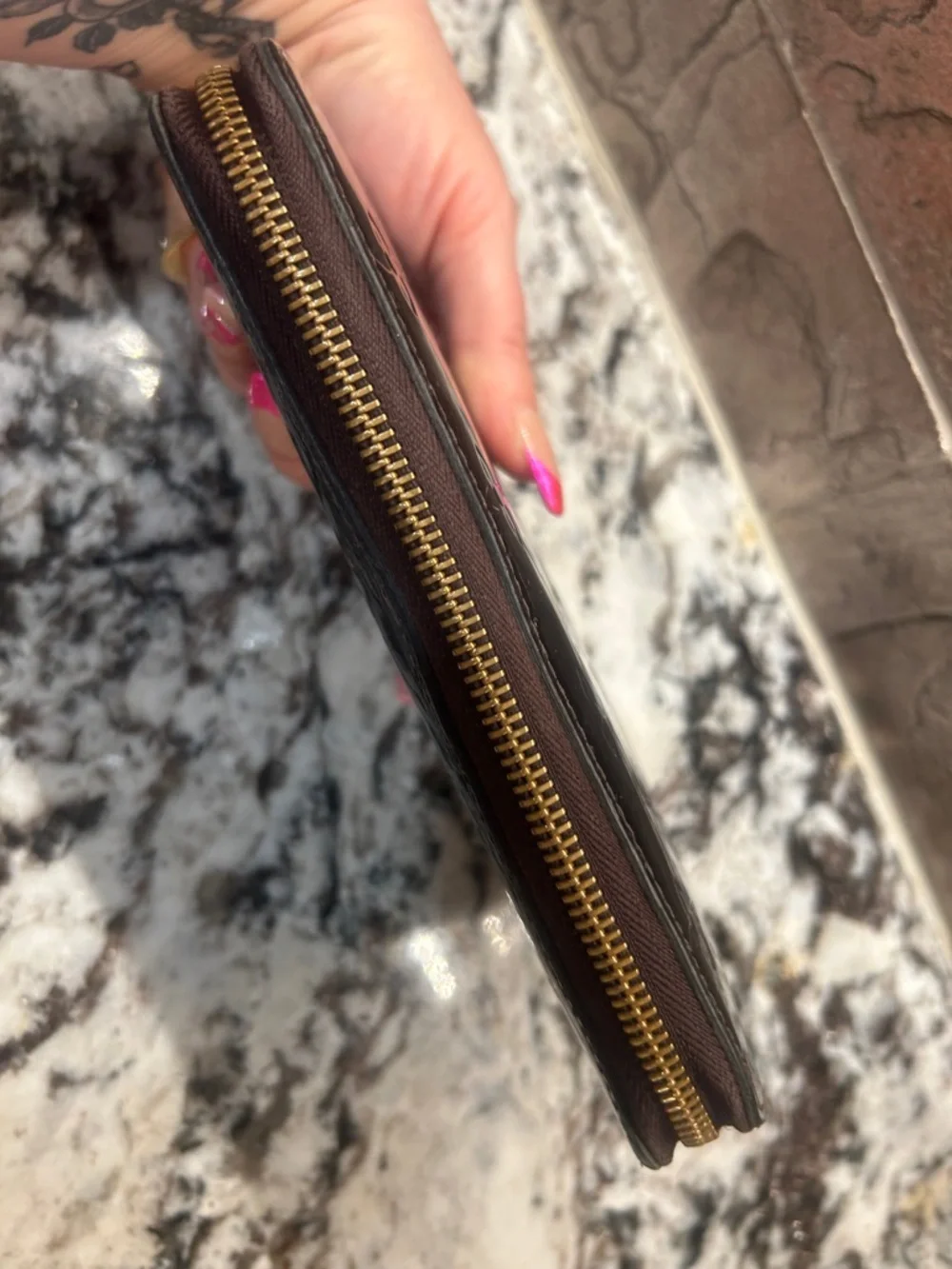 Louis Vuitton Vernis Zip Wallet in Dark Burgundy EUC with dust bag and COA - Picture 8 of 16